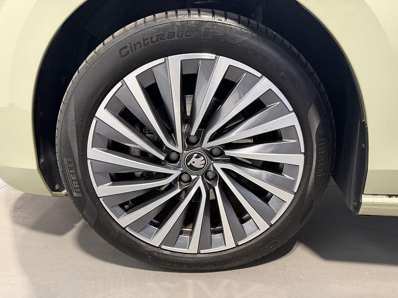 Škoda Superb 1.5 TSI 110kW ACT L&K DSG - fotka 19 z 19