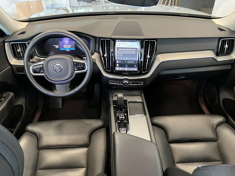 Volvo XC60 B4 AWD PLUS DARK AT8, ČR - fotka 16 z 41