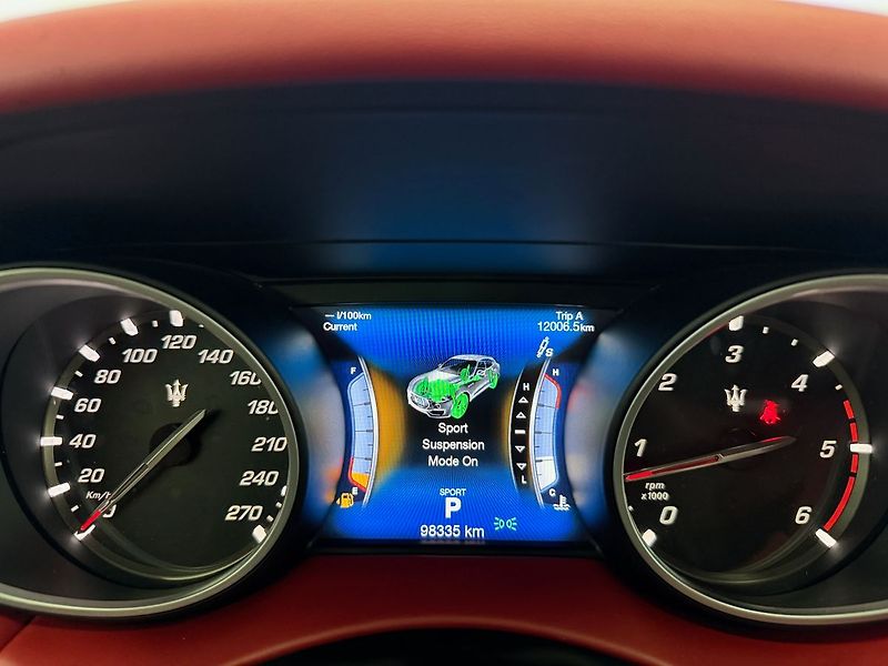 Maserati Levante V6 Q4 DIESEL, PANORAMA, VZDUCH - fotka 18 z 27