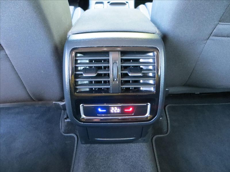 Volkswagen Passat 2,0 TDI 110kW Business ČR - fotka 25 z 26