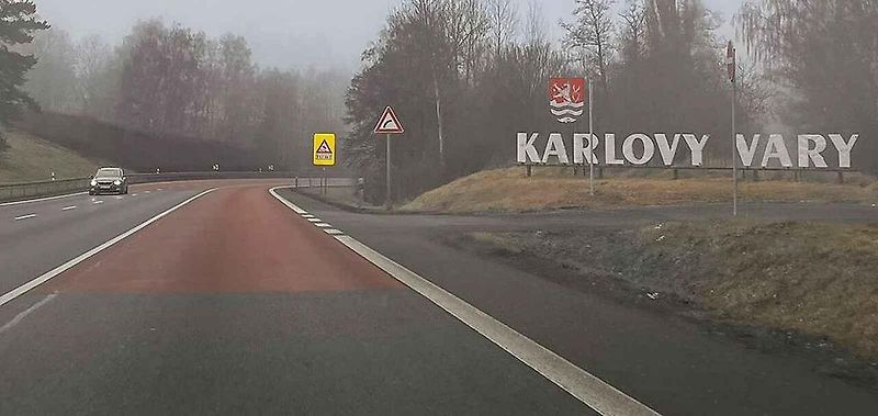 Silnice I/6 u Karlových Varů.