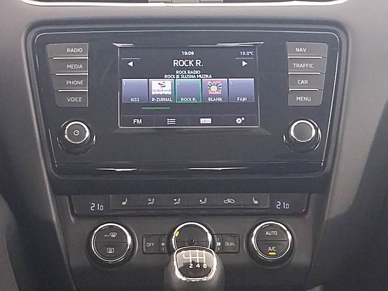 Škoda Octavia (2014) Style 2.0 TDI, Serv.kniha - fotka 10 z 18