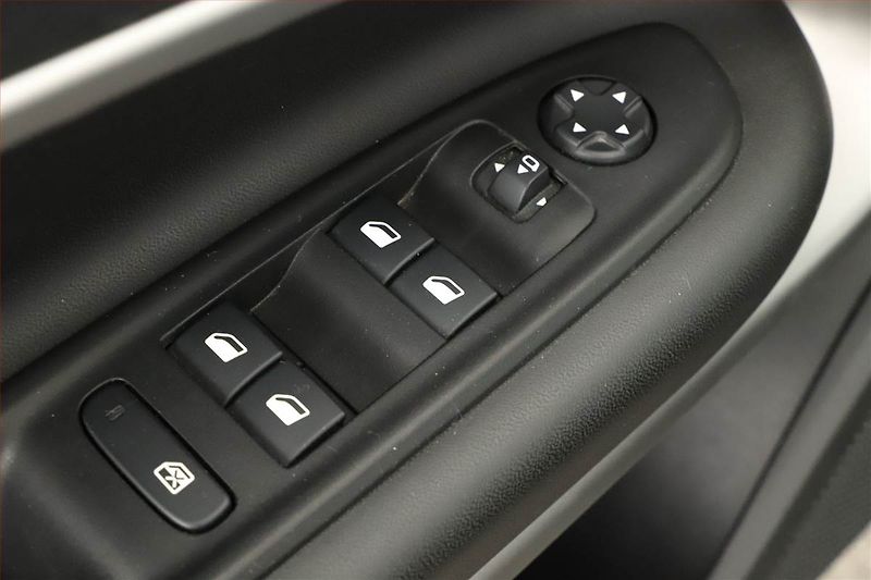 Jeep Avenger (2023) 54 kWh, SoH 94% - fotka 9 z 20