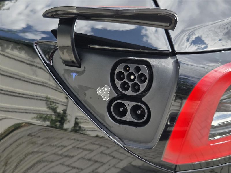 Tesla Model 3 Performance 393kW ČR 1.maj  Pe - fotka 16 z 19