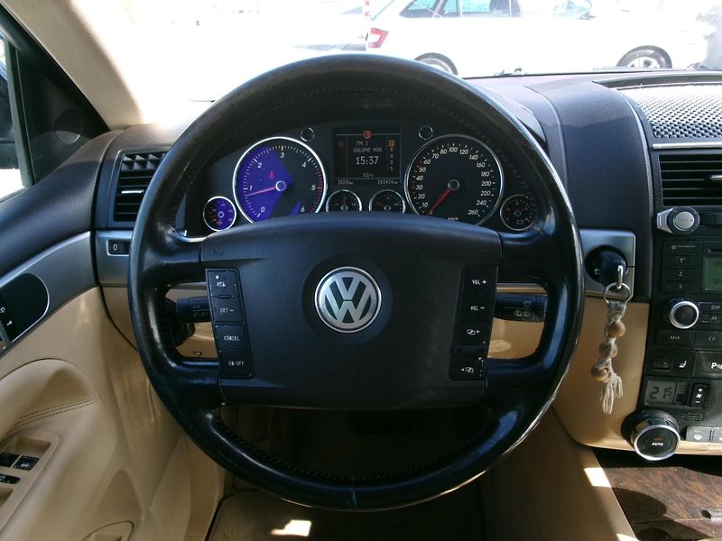Volkswagen Touareg (2004) 2,5TDI DSG AC TEMP ALU  - fotka 16 z 24