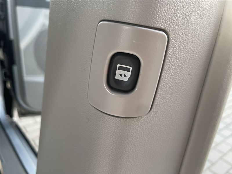 Chrysler Town & Country 3,8 i V6 RT LPG Automat 7míst - fotka 25 z 34