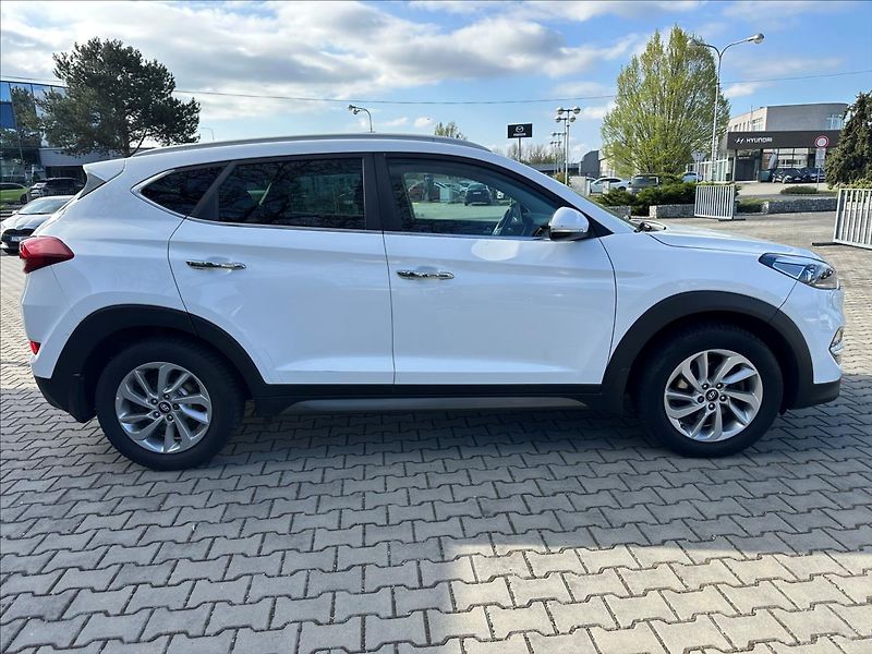 Hyundai Tucson 2,0 CRDi 4WD LP STYLE AT - fotka 6 z 26