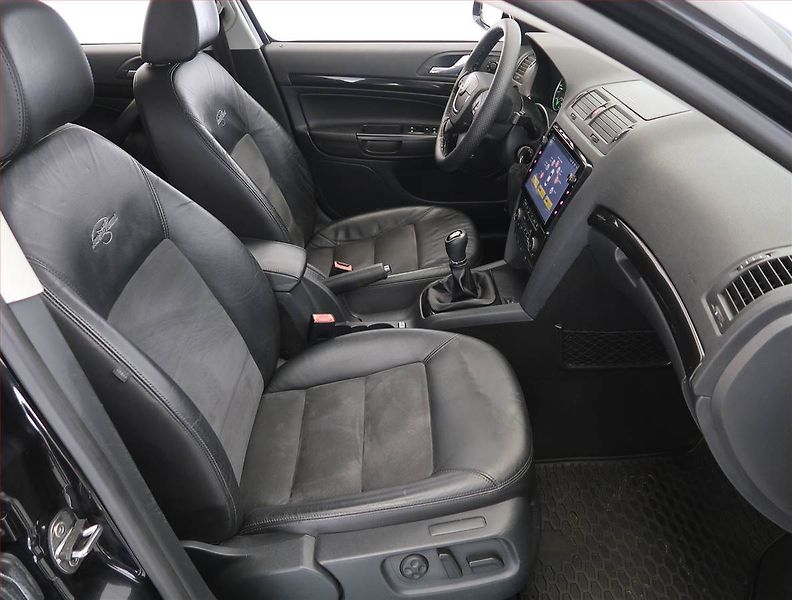 Škoda Octavia (2010) Laurin&Klement 2.0 TDI - fotka 9 z 25