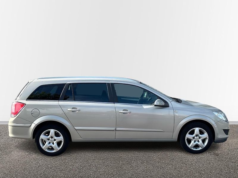 Opel Astra Kombi - fotka 16 z 26