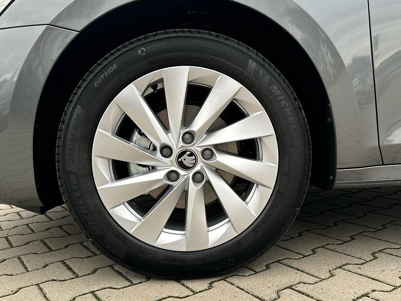Škoda Octavia Combi 1,5 TSI 110kW DSG - fotka 10 z 24