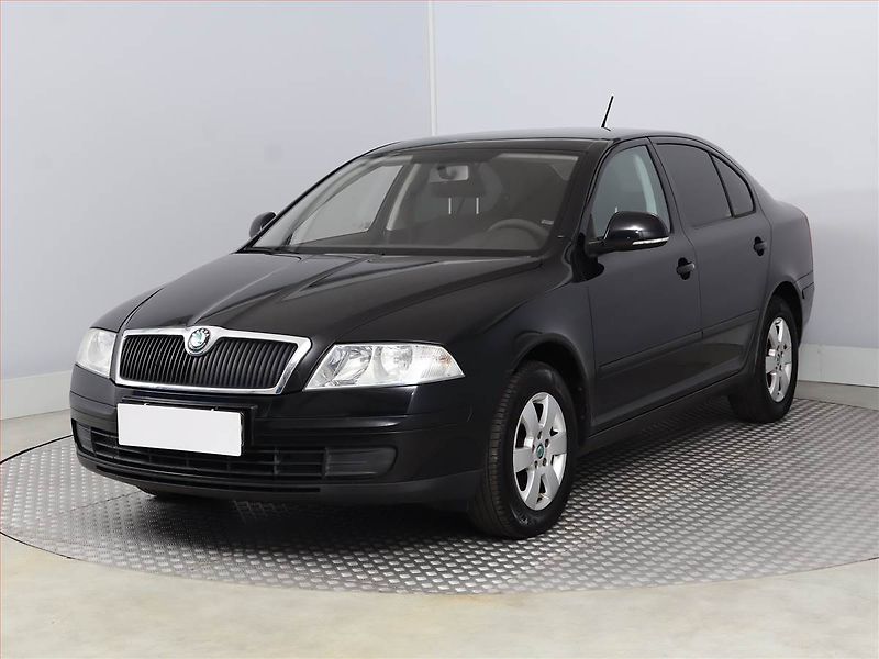 Škoda Octavia (2011) Ambiente 1.6, po STK, Tažné - fotka 2 z 11