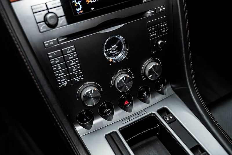 Aston Martin DB9 - fotka 14 z 19