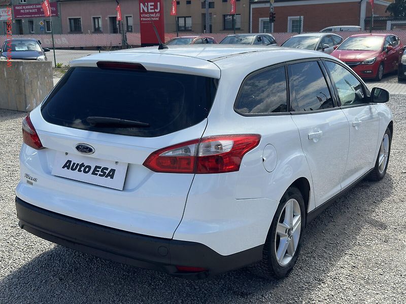 Ford Focus (2014) 1.6 TDCi, AC, výhřev sed - fotka 4 z 18