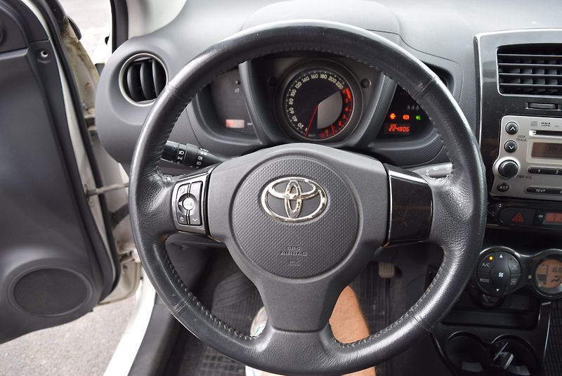 Toyota Urban Cruiser (2011) 1.4 66kw D4D AWD SOL-HIGH - fotka 26 z 40