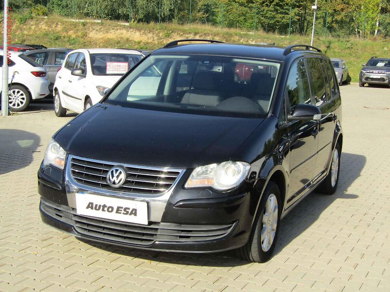 Volkswagen Touran (2008) 1.9 TDi, 1.maj, Xenon - fotka 3 z 20