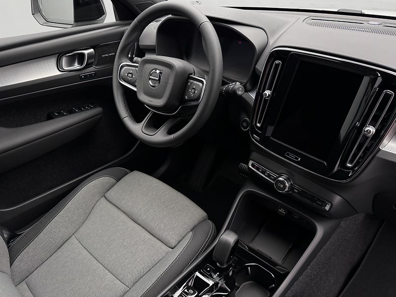 Volvo XC40 (2026) B3 AUT DARK PLUS - fotka 18 z 22