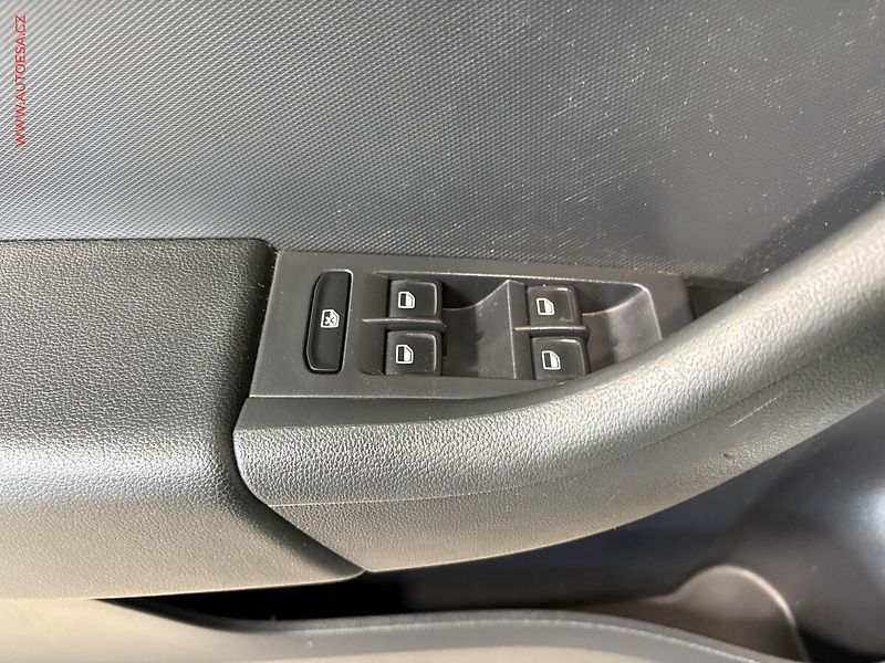 Škoda Rapid (2014) 1.2 TSi, Style, xenon, panor - fotka 12 z 16