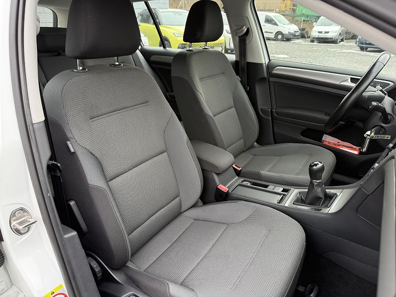 Volkswagen Golf 1.2TSi 77kW ČR - fotka 15 z 17