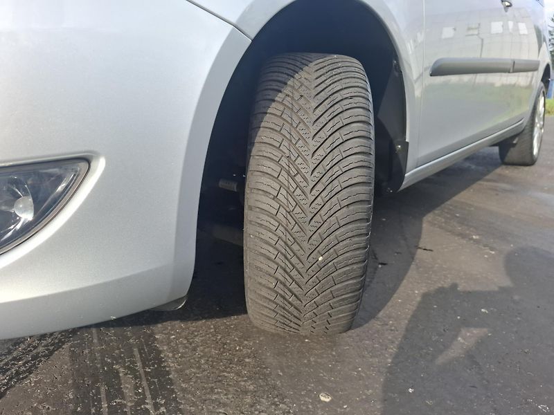 Škoda Roomster (2015) 1.2TSi 63kW,aut.klima,rok 2015 - fotka 18 z 19