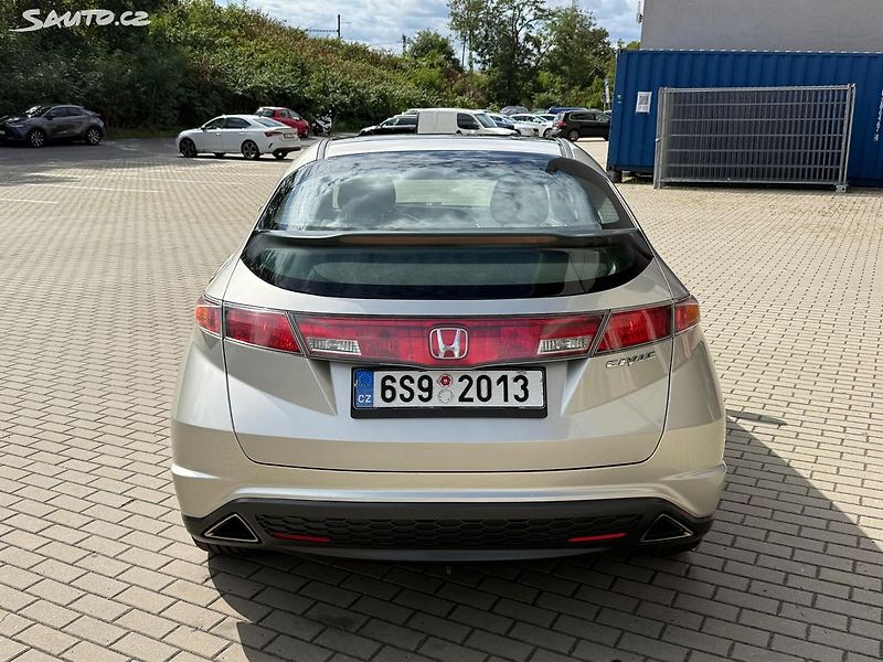 Honda Civic (2006) 1.8V-TEC, 103kw Nová STK - fotka 4 z 22
