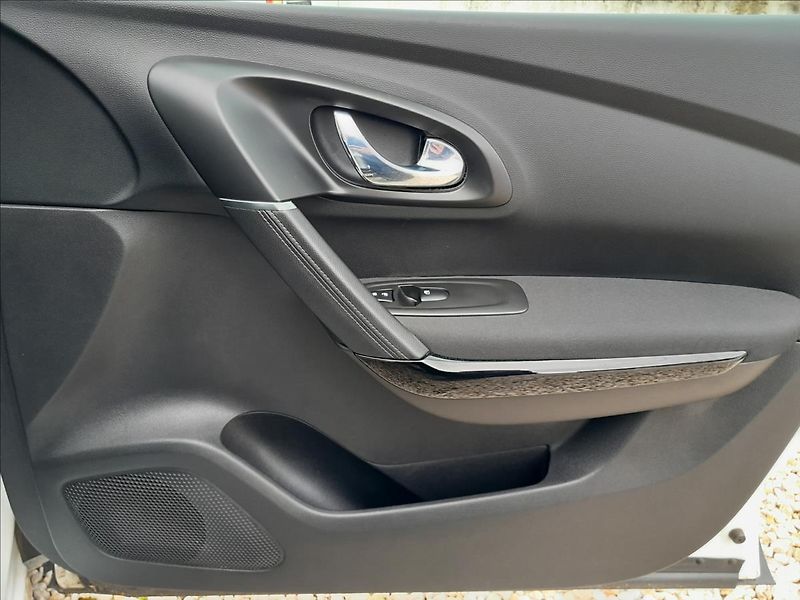 Renault Kadjar 1,2 TCe 96kW LIMITED - fotka 31 z 55