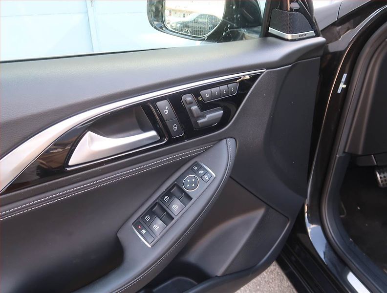 Infiniti Q30 (2019) 1.6t, Automat, Serv.kniha - fotka 18 z 22