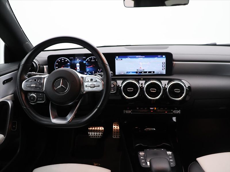 Mercedes-Benz CLA 2,0 250 165kW AMG-paket CZ - fotka 23 z 31
