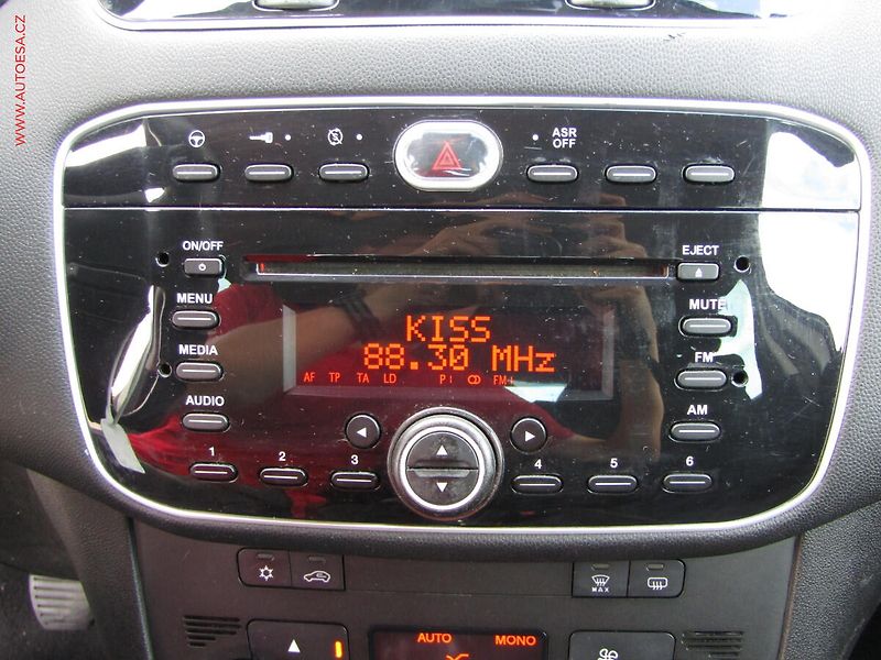 Fiat Punto (2012) 1.3 JTD, ČR, AC, STK4/28 - fotka 14 z 15