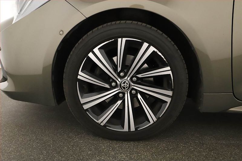 Toyota Corolla (2021) Style 2.0 Hybrid - fotka 12 z 16