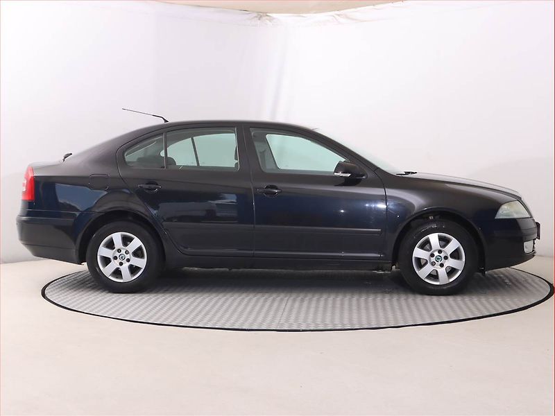 Škoda Octavia (2008) 1.9 TDI DPF, Serv.kniha - fotka 6 z 17