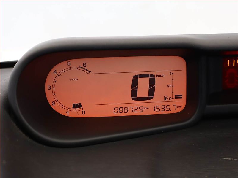 Citroën C3 Picasso (2010) 1.4 i, Tempomat - fotka 8 z 13