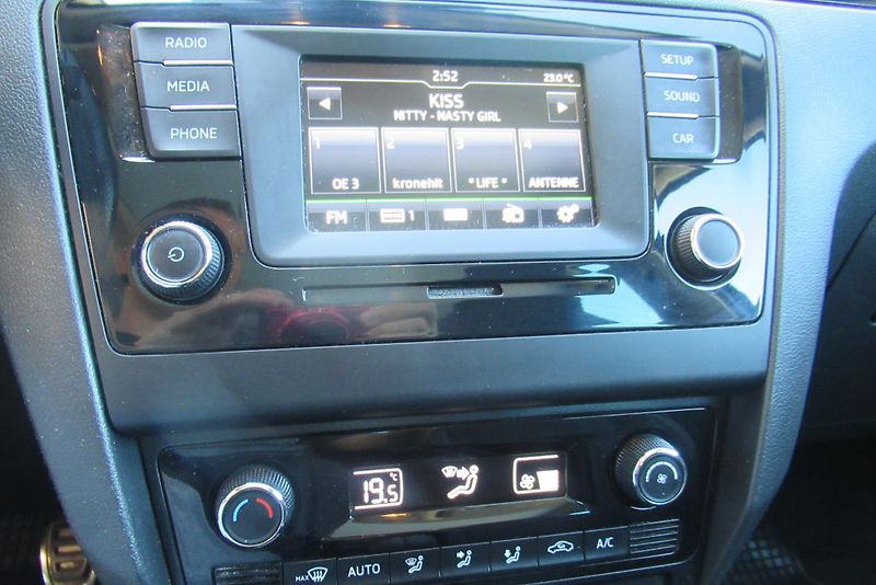 Škoda Rapid 1.4TDI AUT.KLIMA PANORAM TAŽNÉ - fotka 11 z 21
