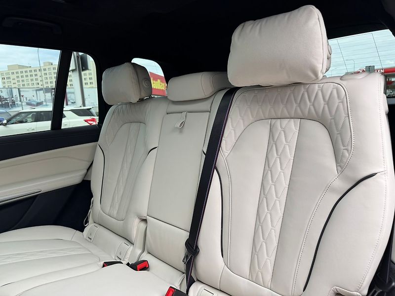 BMW X7 xDrive 40d - fotka 19 z 24