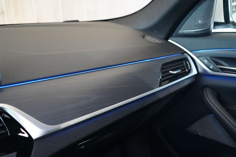 BMW Řada 5 M550i xDrive, Nezávislé, Laser - fotka 43 z 50