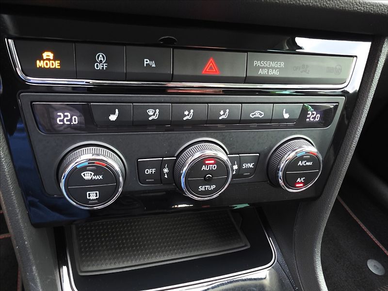 Seat Leon 1,4 TSi 92KW FR LED NAVI KŮŽE - fotka 25 z 49