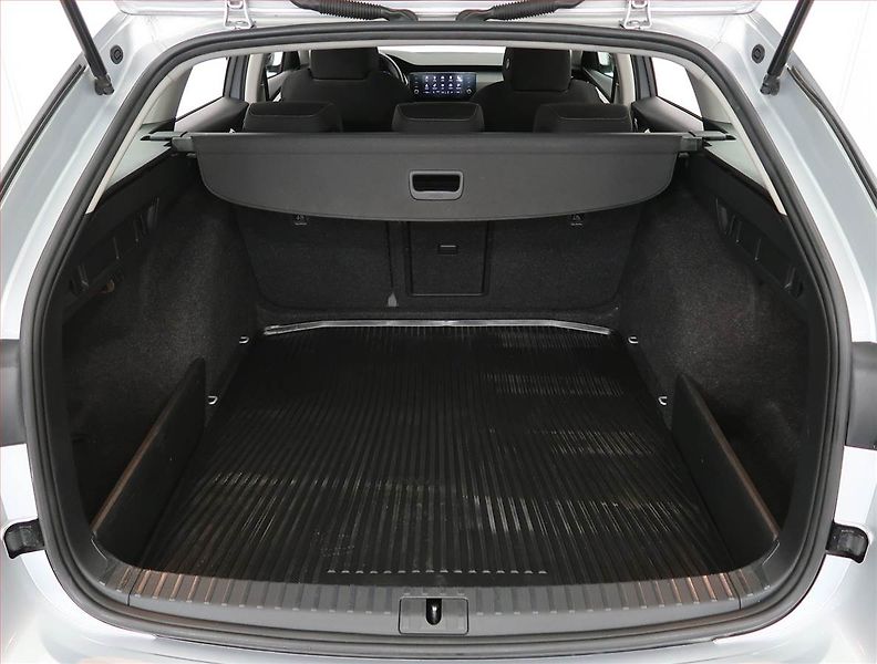 Škoda Octavia (2023) Ambition 2.0 TDI, ČR,1.maj - fotka 13 z 24