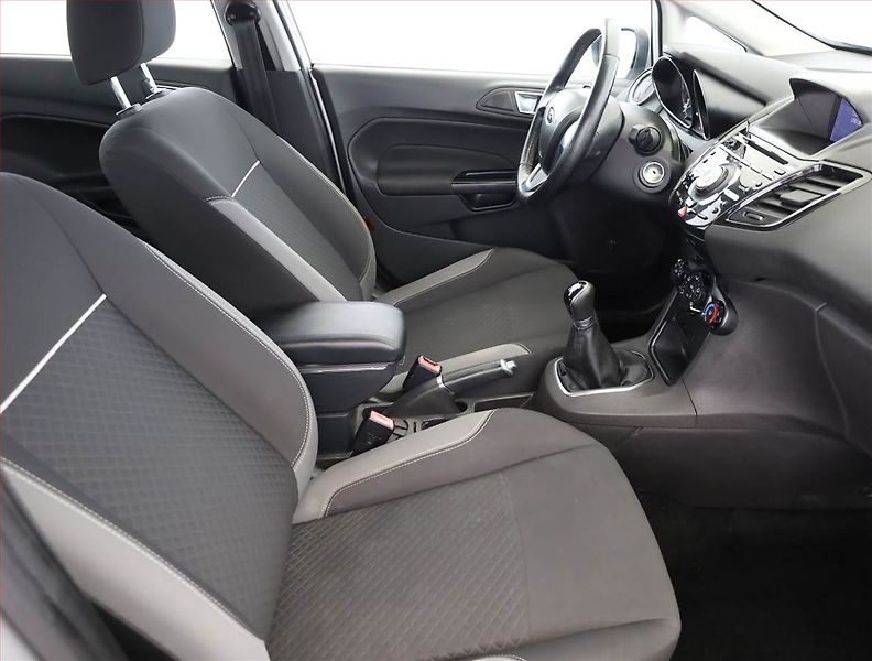 Ford Fiesta (2015) 1.0 EcoBoost, Park. senzory - fotka 7 z 15
