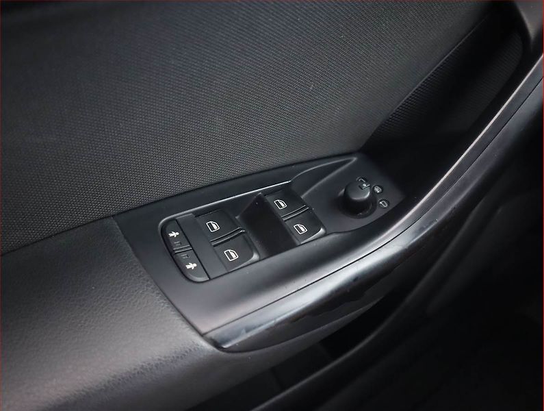 Audi Q3 (2016) 2.0 TDI, Automat, Serv.kniha - fotka 20 z 21