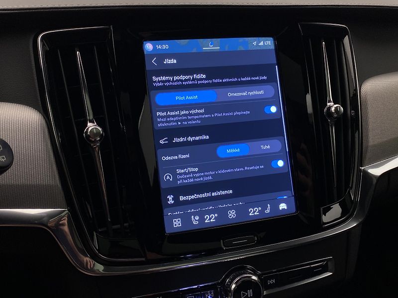 Volvo V90 B4 BRIGHT PLUS AUT - fotka 51 z 63