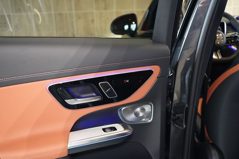 Mercedes-Benz GLC 220d 4M AMG, Ventilace, Tažné - fotka 46 z 50