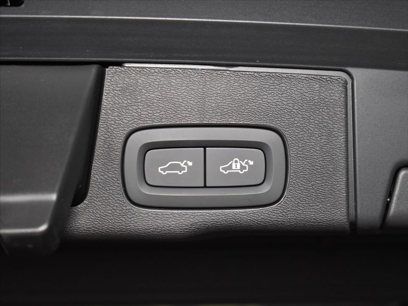 Volvo XC60 2,0 B5 AWD Plus BLIS,Bezklíč - fotka 11 z 22