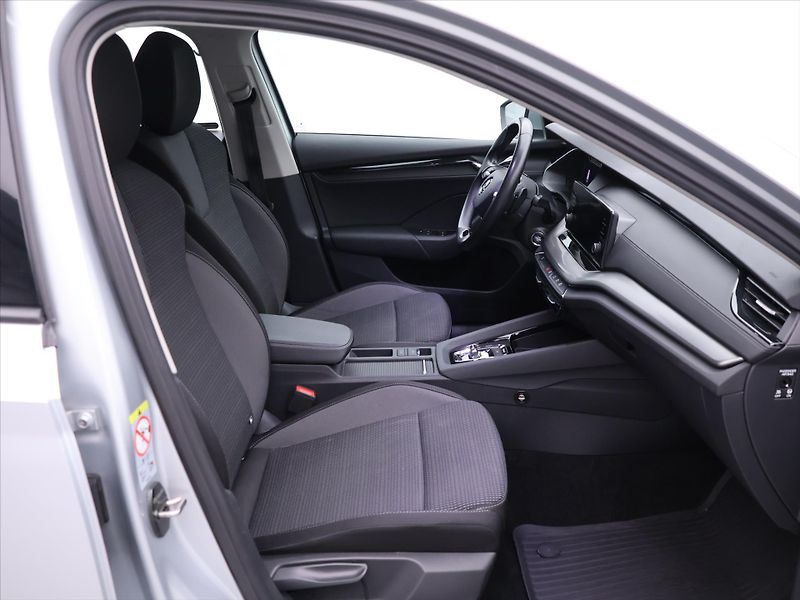 Škoda Octavia 2,0 TDI 110 kW 4x4 DSG DPH CZ - fotka 14 z 34