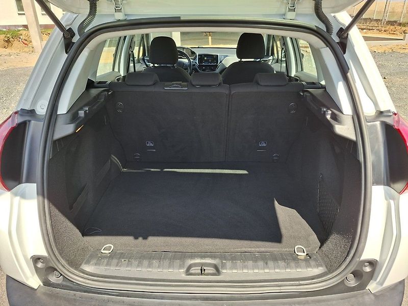 Peugeot 2008 1,2 PT 130k M6 2.MAJ - fotka 5 z 23