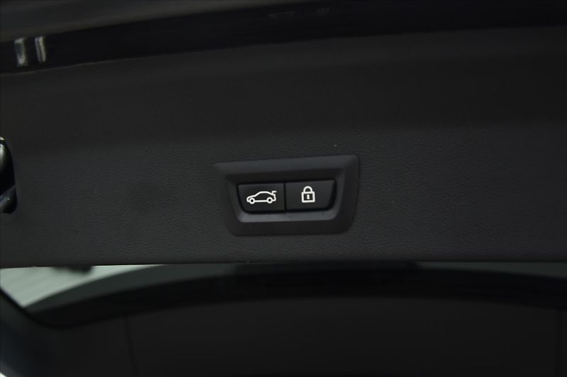 BMW X3 xDrive 20d xLine 1.MAJITEL ČR - fotka 13 z 30