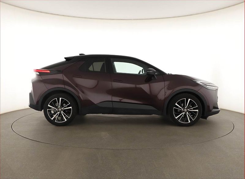 Toyota C-HR (2024) 1.8 Hybrid - fotka 6 z 20