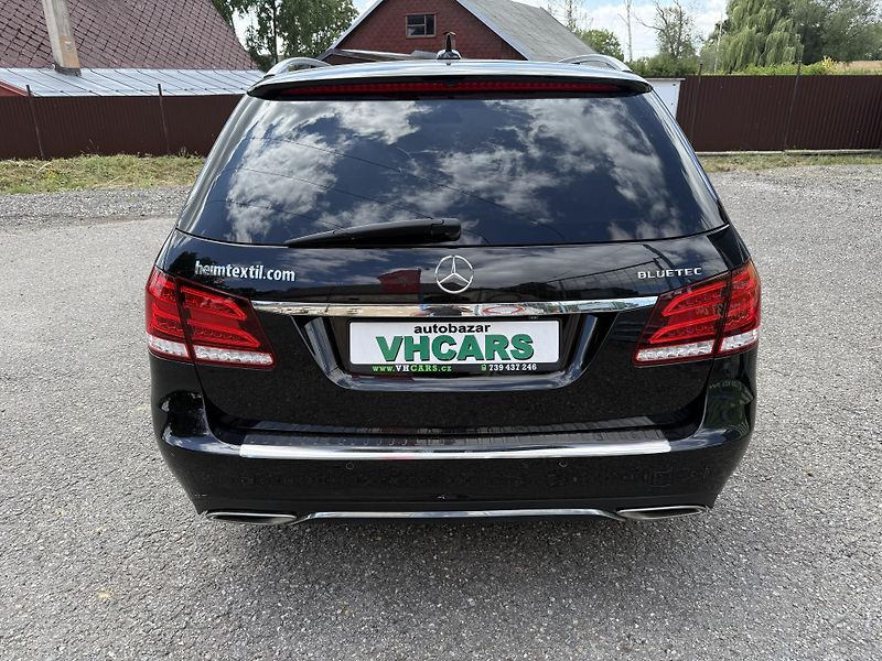 Mercedes-Benz Třídy E 220D  BlueTec 4MATIC TAŽNÉ - fotka 6 z 33