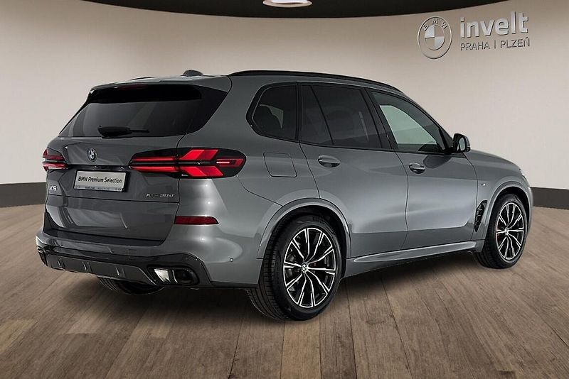 BMW X5 xDrive30d - fotka 3 z 29