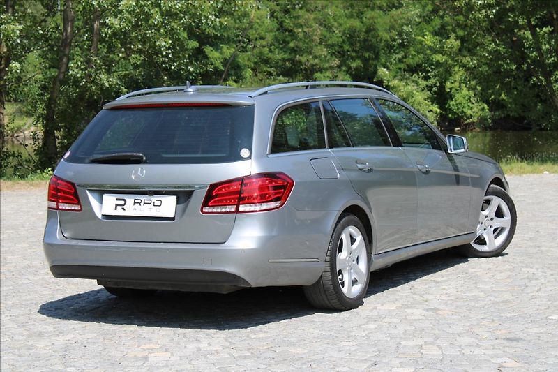 Mercedes-Benz Třídy E 350CDI 4M/ACC/KEYLESS/DPH - fotka 2 z 46