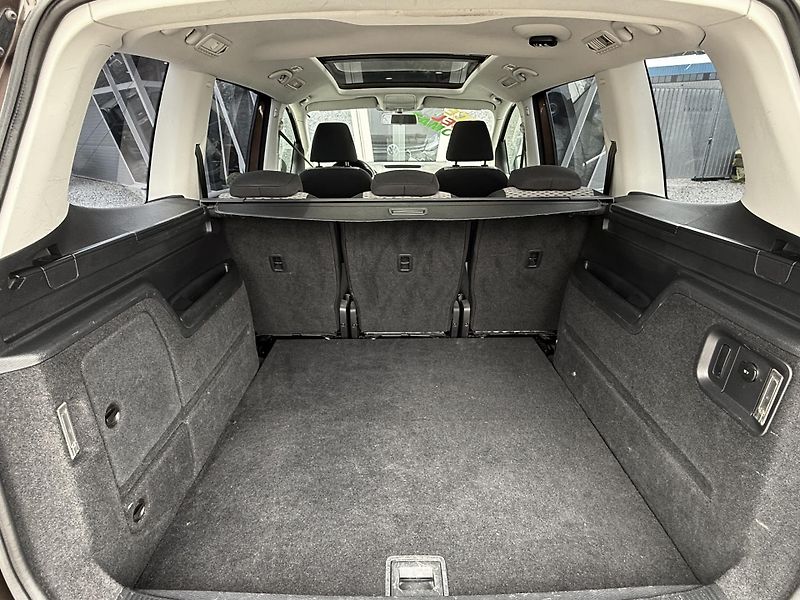 Volkswagen Sharan 2,0 TDI Panorama Automat DSG - fotka 16 z 41