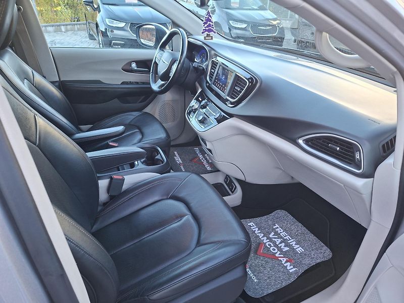 Chrysler Pacifica (2017) 3,6L V6 Touring L PLUS,DVD,And - fotka 10 z 35